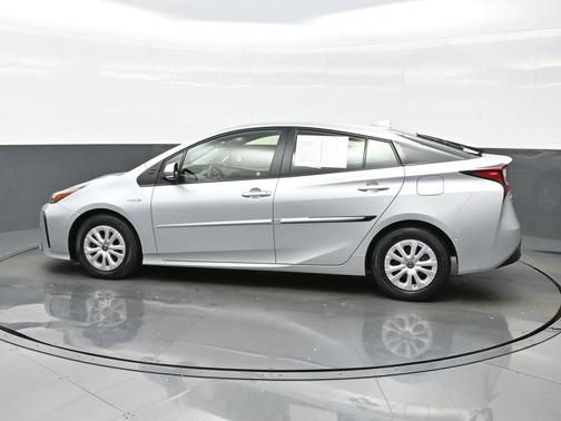 2021 Toyota Prius LE
