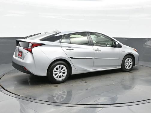2021 Toyota Prius LE