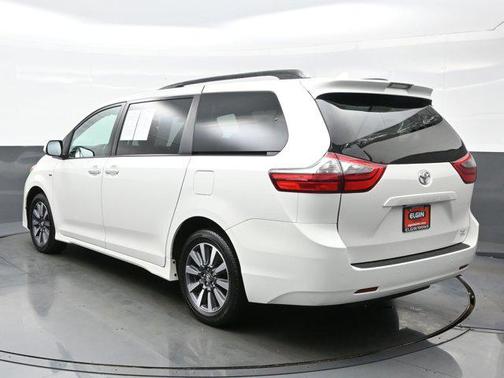 2020 Toyota Sienna XLE