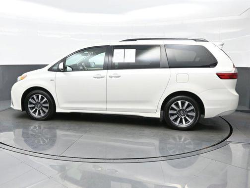 2020 Toyota Sienna XLE