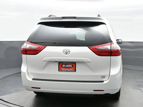 2020 Toyota Sienna XLE
