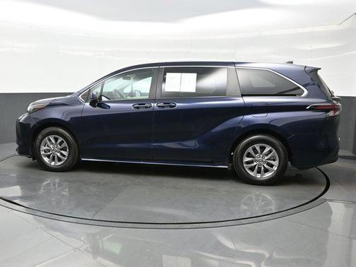 2024 Toyota Sienna LE