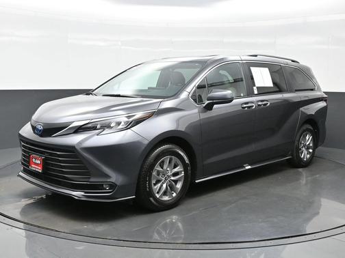 2025 Toyota Sienna XLE