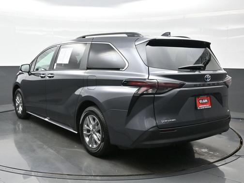 2025 Toyota Sienna XLE