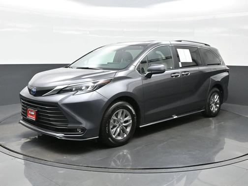 2025 Toyota Sienna XLE