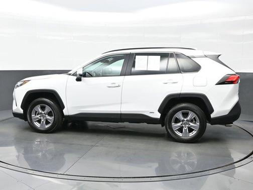 2022 Toyota RAV4 Hybrid XLE