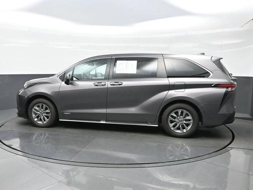2021 Toyota Sienna XLE 7 Passenger