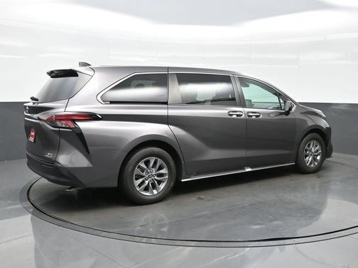2021 Toyota Sienna XLE 7 Passenger