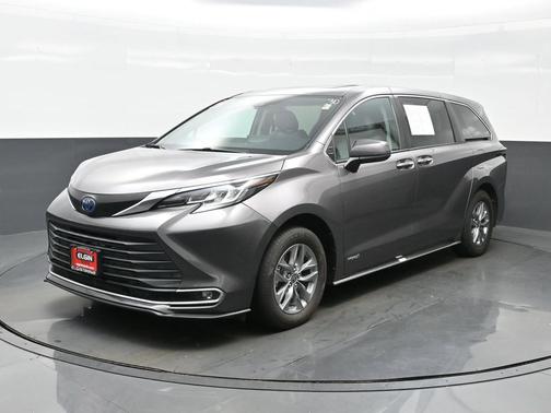 2021 Toyota Sienna XLE 7 Passenger