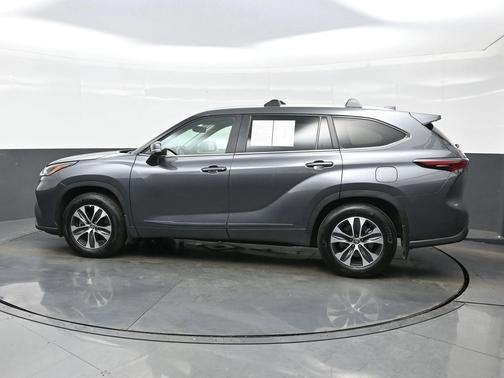 2025 Toyota Highlander XLE