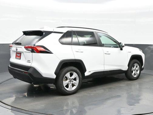 2021 Toyota RAV4 Hybrid XLE