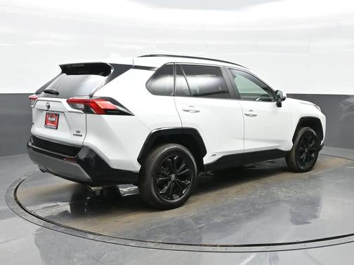 2024 Toyota RAV4 Hybrid SE