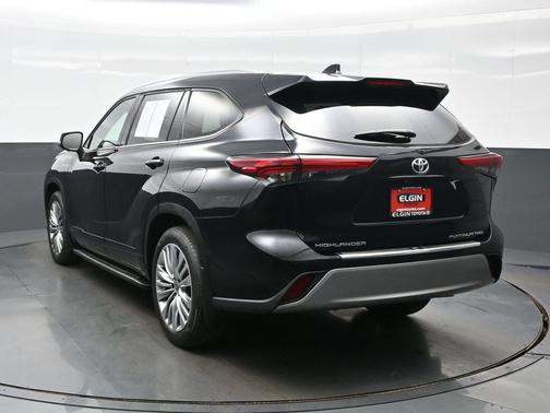 Midnight Black Metallic 2023 Toyota Highlander Platinum