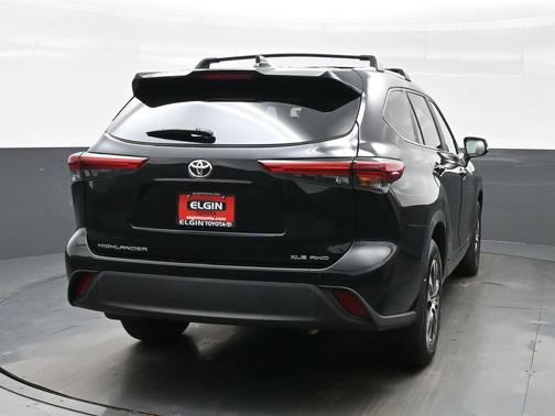 Midnight Black Metallic 2023 Toyota Highlander XLE