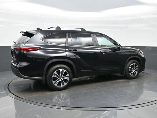 Midnight Black Metallic 2023 Toyota Highlander XLE