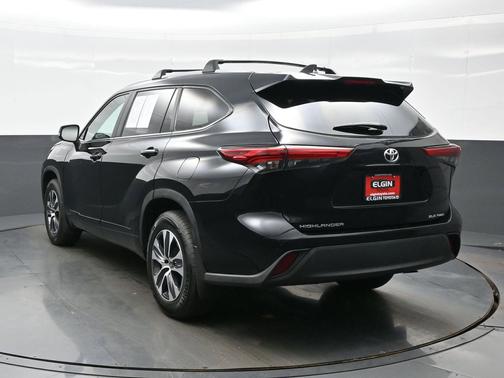 Midnight Black Metallic 2023 Toyota Highlander XLE