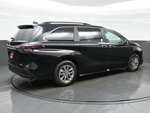 2025 Toyota Sienna XLE 7 Passenger