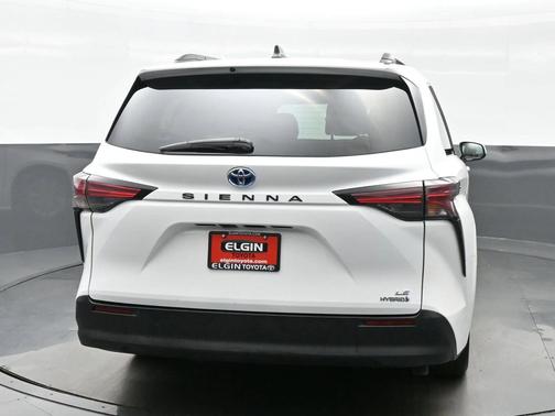2022 Toyota Sienna LE
