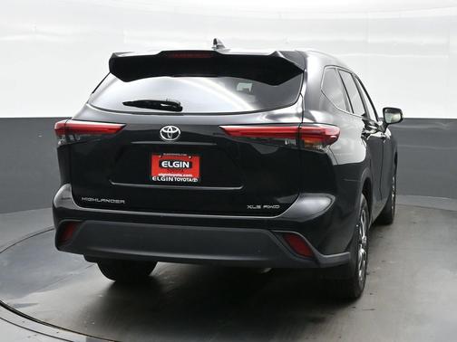 Midnight Black Metallic 2023 Toyota Highlander XLE