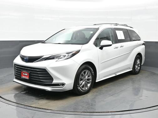 2022 Toyota Sienna XLE