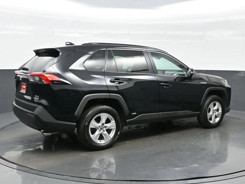2020 Toyota RAV4 Hybrid XLE
