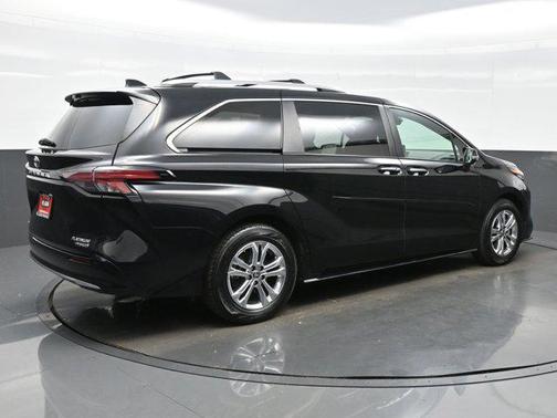 2022 Toyota Sienna Platinum 7 Passenger