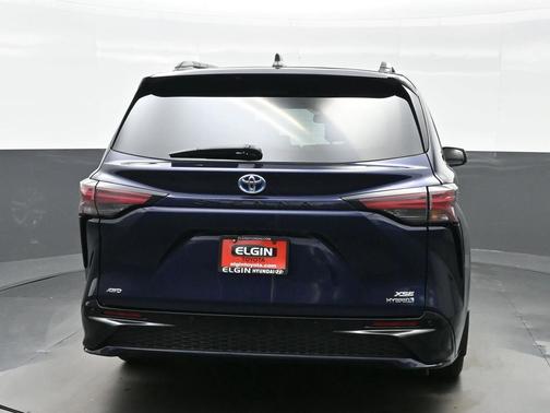 2022 Toyota Sienna XSE 7 Passenger