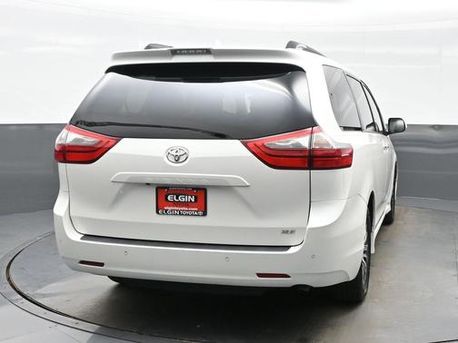 2020 Toyota Sienna XLE