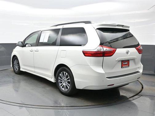 2020 Toyota Sienna XLE