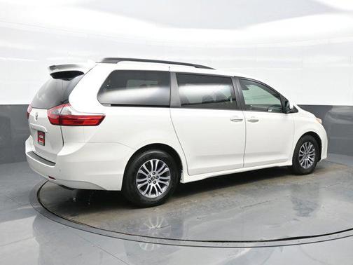 2020 Toyota Sienna XLE