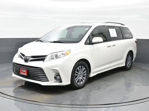 2020 Toyota Sienna XLE