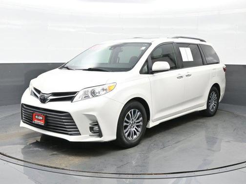 2020 Toyota Sienna XLE