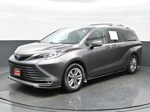 2022 Toyota Sienna Limited 7-Passenger