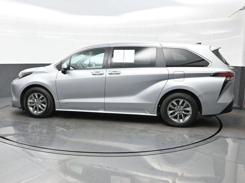 2021 Toyota Sienna XLE 7 Passenger
