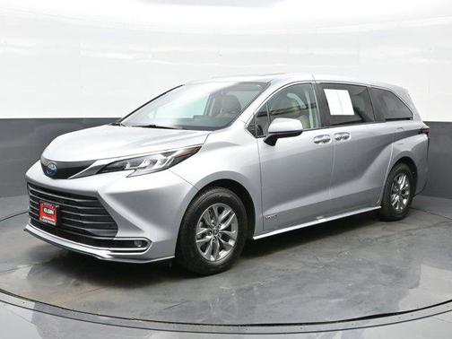 2021 Toyota Sienna XLE 7 Passenger