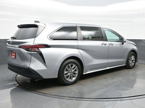 2021 Toyota Sienna XLE 7 Passenger