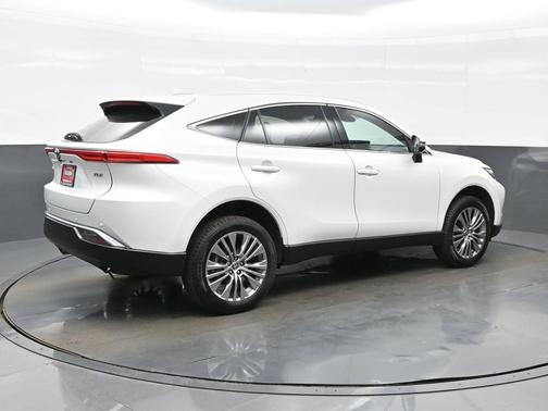 Wind Chill Pearl 2024 Toyota Venza XLE