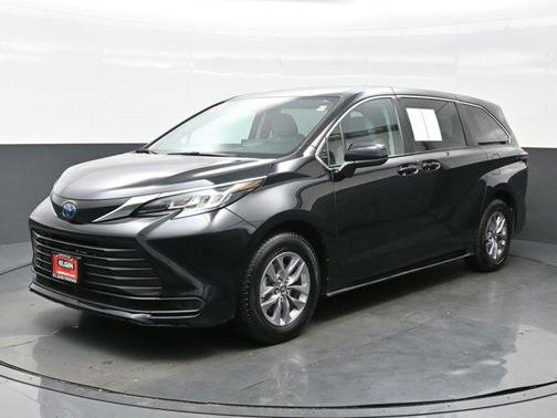 2022 Toyota Sienna LE