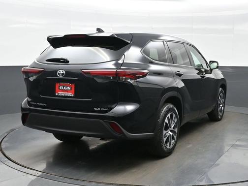 Midnight Black Metallic 2024 Toyota Highlander XLE