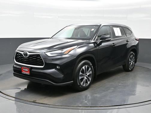 Midnight Black Metallic 2024 Toyota Highlander XLE
