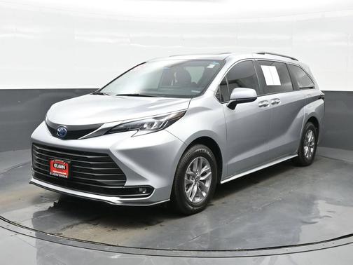 2025 Toyota Sienna XLE