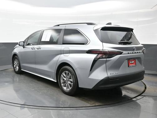 2025 Toyota Sienna XLE