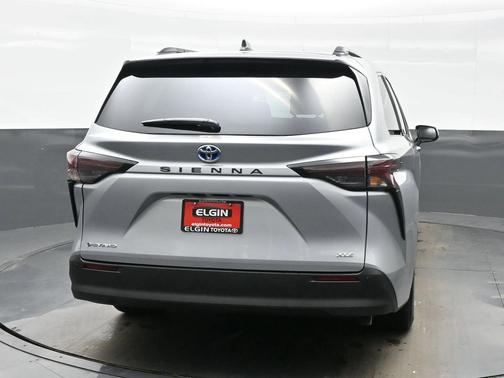 2025 Toyota Sienna XLE