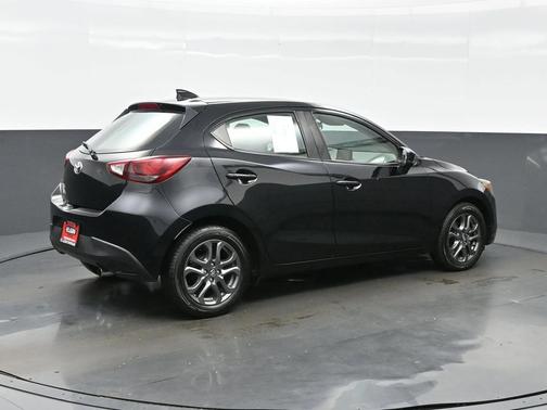 2020 Toyota Yaris Sedan LE