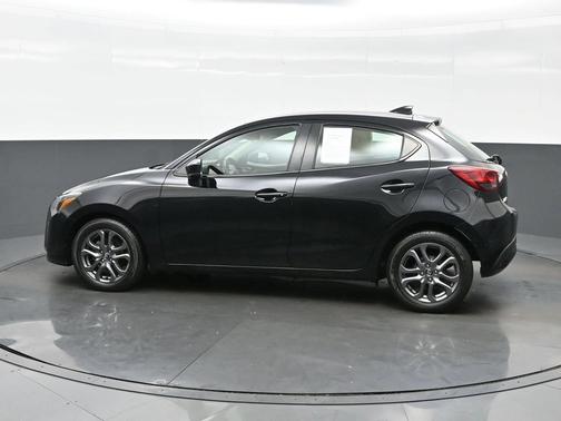 2020 Toyota Yaris Sedan LE