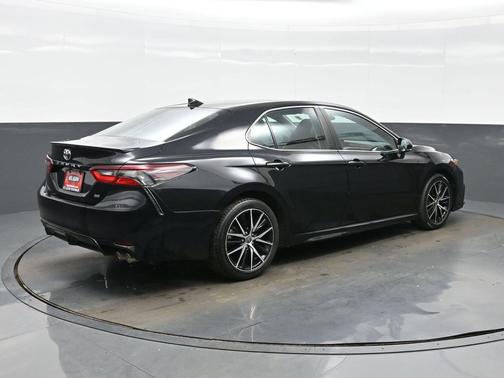Midnight Black Metallic 2022 Toyota Camry SE