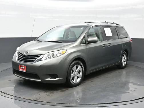 2011 Toyota Sienna LE