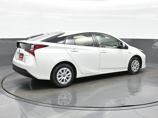 2021 Toyota Prius LE