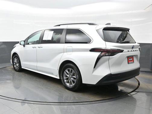2023 Toyota Sienna XLE