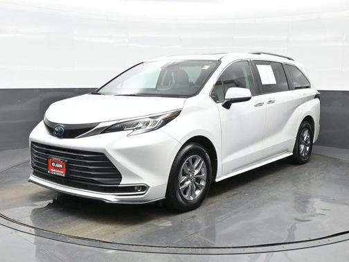 2023 Toyota Sienna XLE